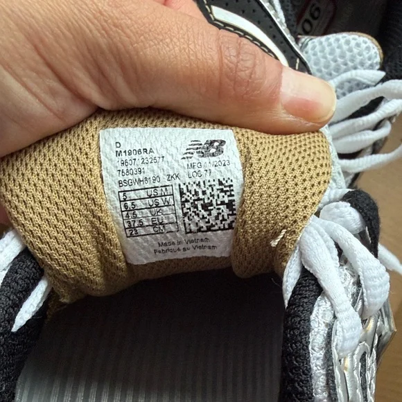 New Balance Silver and Black white gold 1906R size 6.5 - Picture 7 of 8